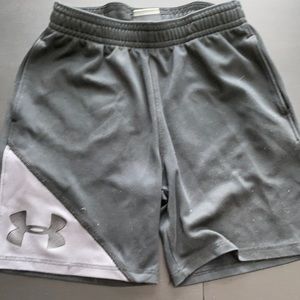 Boy’s Black/Grey Under Armour shorts 4T